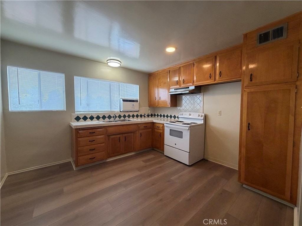 2733 Via Paseo #6 - Photo 4 of 11