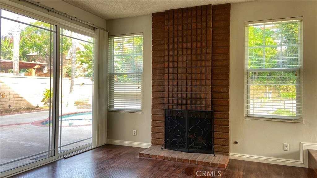 1830 Fairgreen Dr - Photo 6 of 32