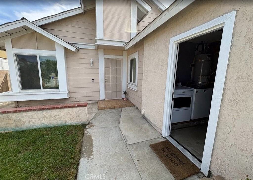 14053 Bluewood Dr - Photo 2 of 21