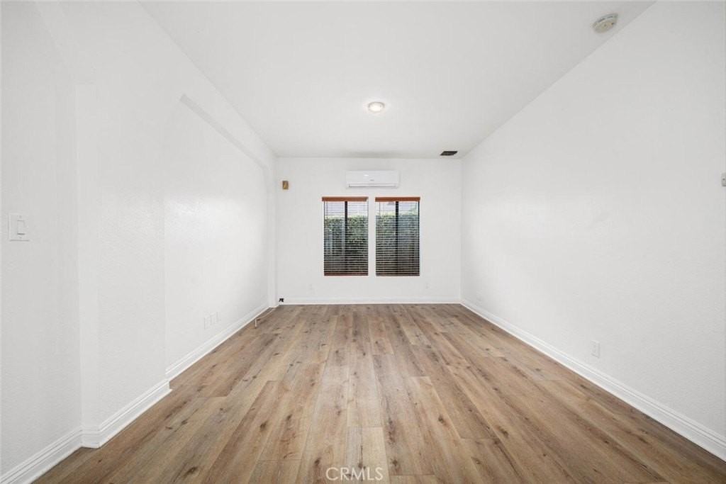 12101 Freeman Ave - Photo 3 of 20