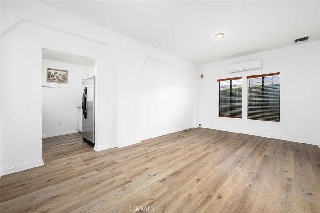 12101 Freeman Ave - Photo 4 of 20