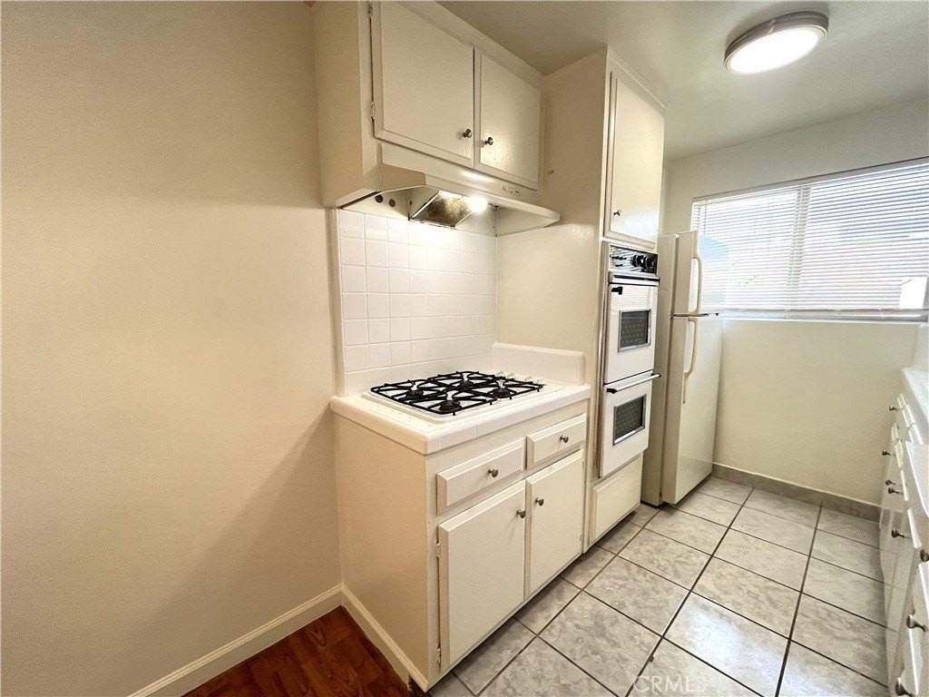 1115 S Wooster St #202 - Photo 4 of 9