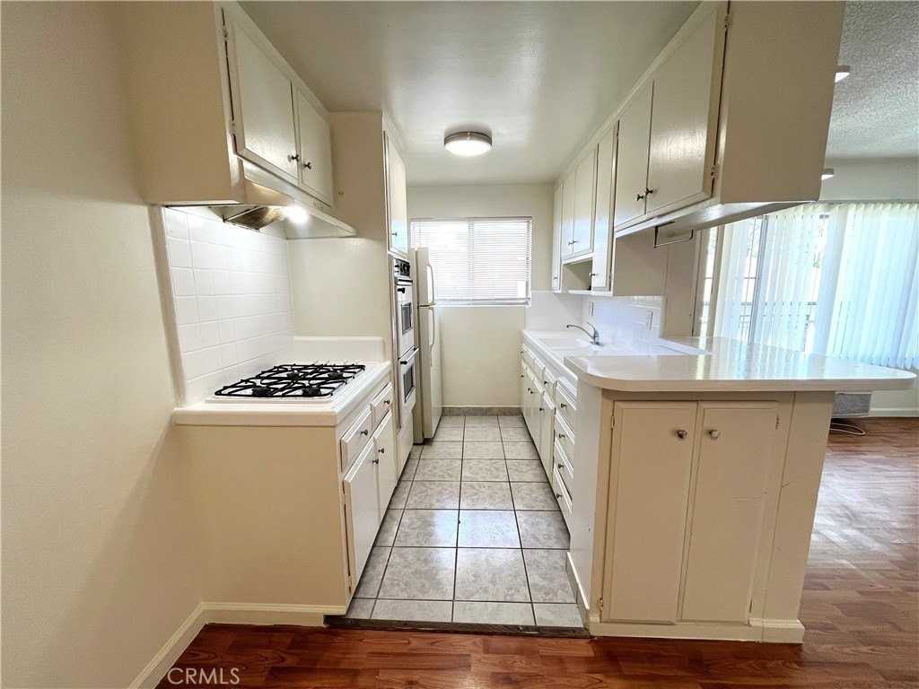 1115 S Wooster St #202 - Photo 6 of 9