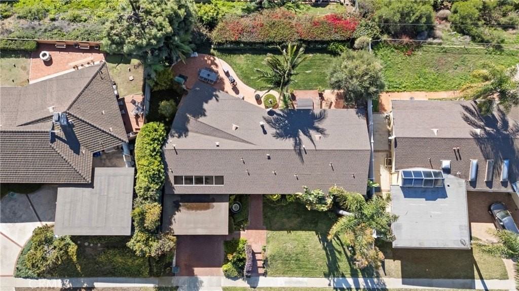 4002 Admirable Dr - Photo 3 of 38