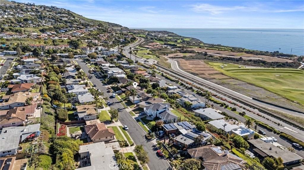 4002 Admirable Dr - Photo 7 of 38