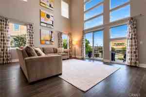 featured image of 1520 W Artesia Sq #E
