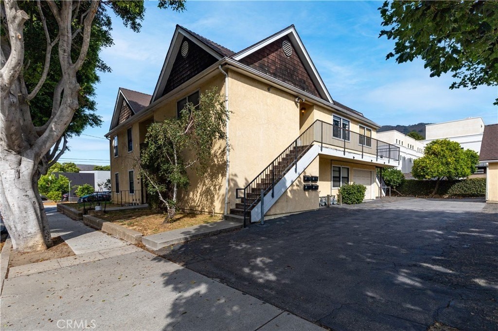 440 Pacific St #A - Photo 3 of 41