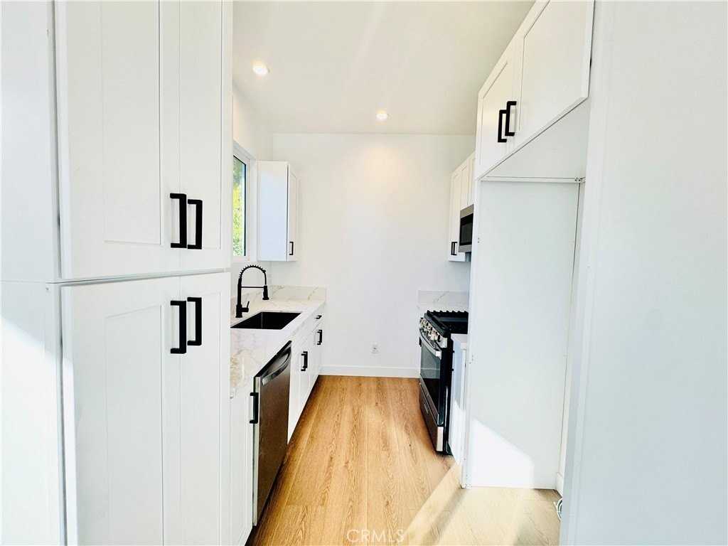 6858 Aura Ave - Photo 5 of 14