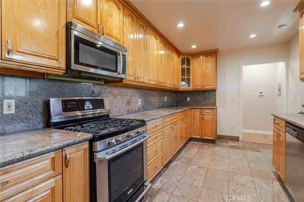 14608 Cohasset St - Photo 4 of 21