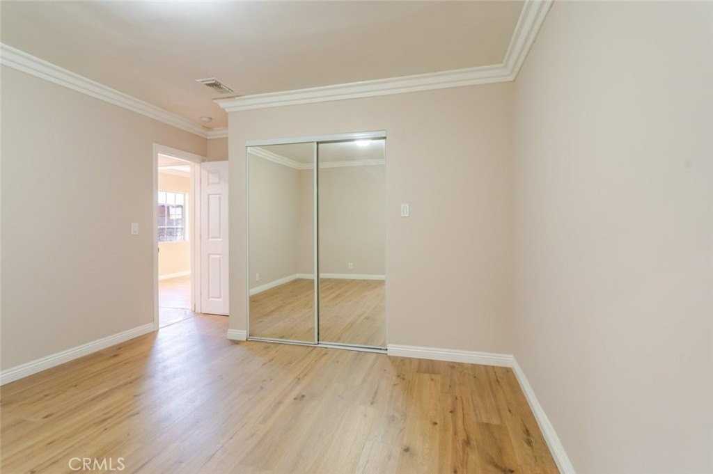 14608 Cohasset St - Photo 7 of 21