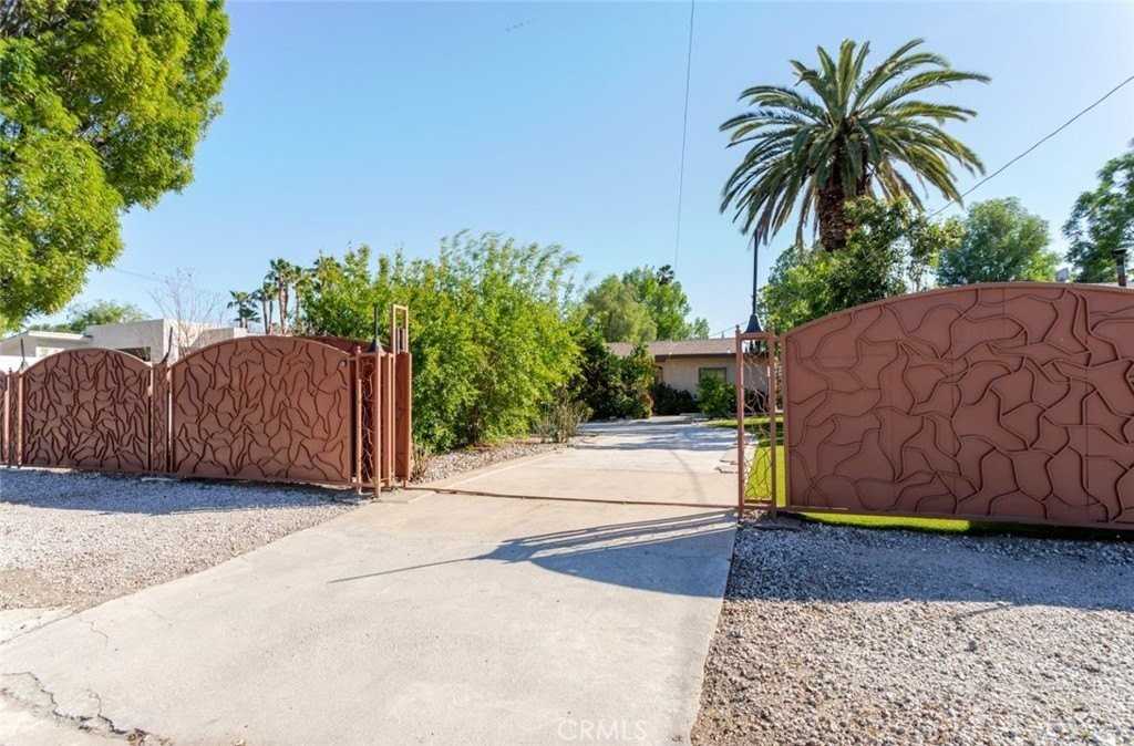 19026 Keswick St - Photo 3 of 34