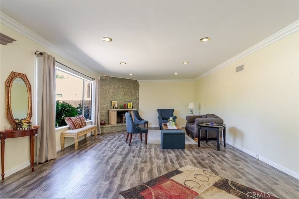 19026 Keswick St - Photo 6 of 34