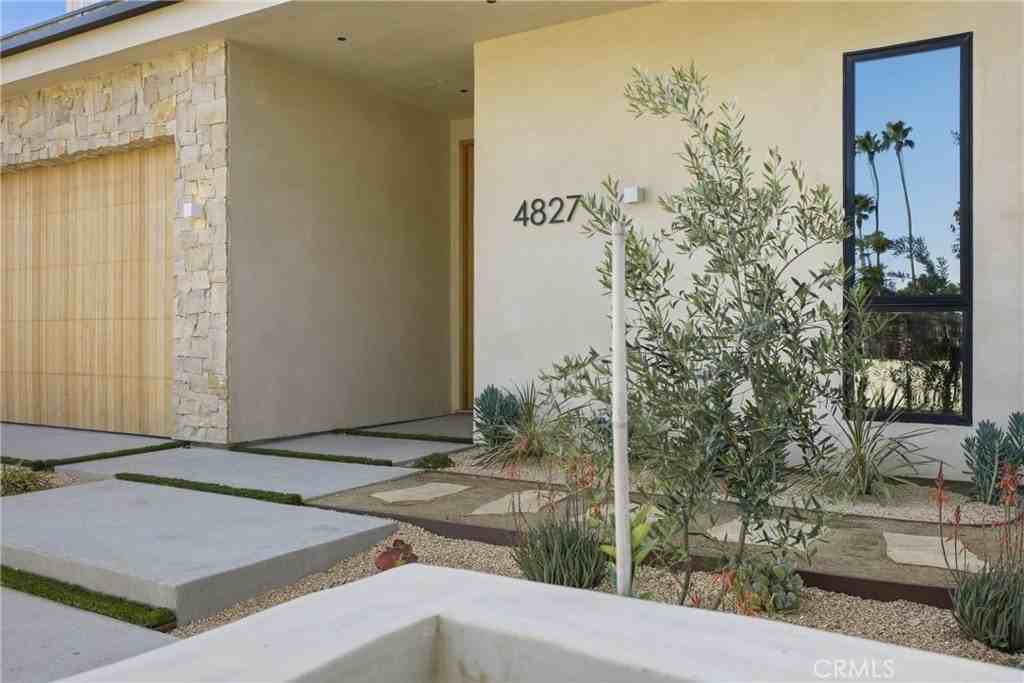 4827 Stansbury Ave - Photo 4 of 49