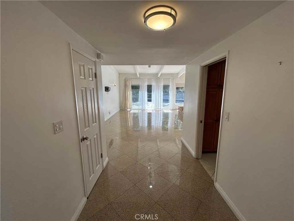 24010 Hatteras St - Photo 4 of 31