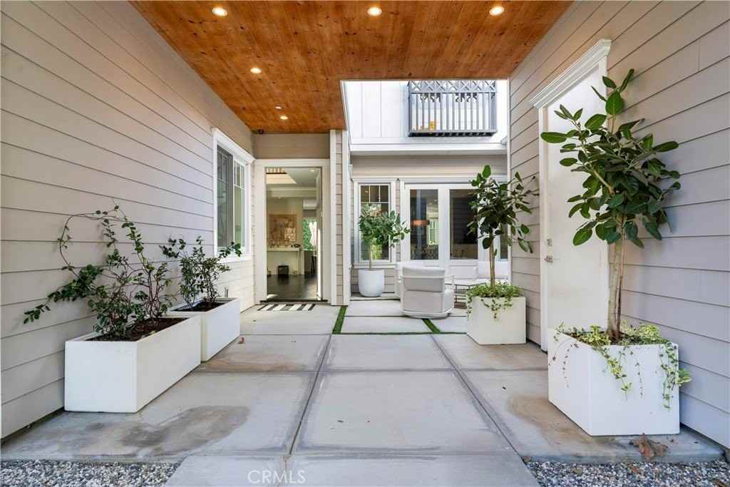 4151 Greenbush Ave - Photo 7 of 46