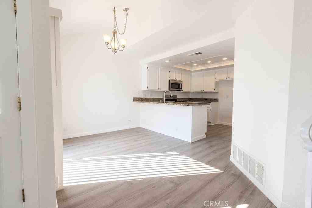 47 Clover Ln - Photo 2 of 33