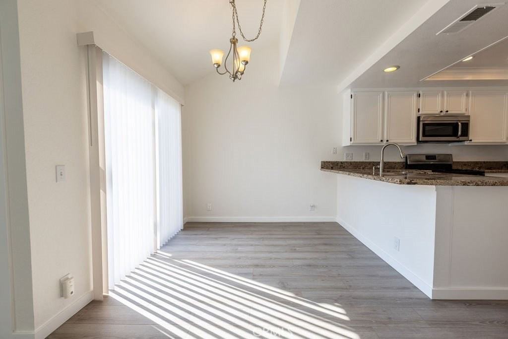 47 Clover Ln - Photo 3 of 33