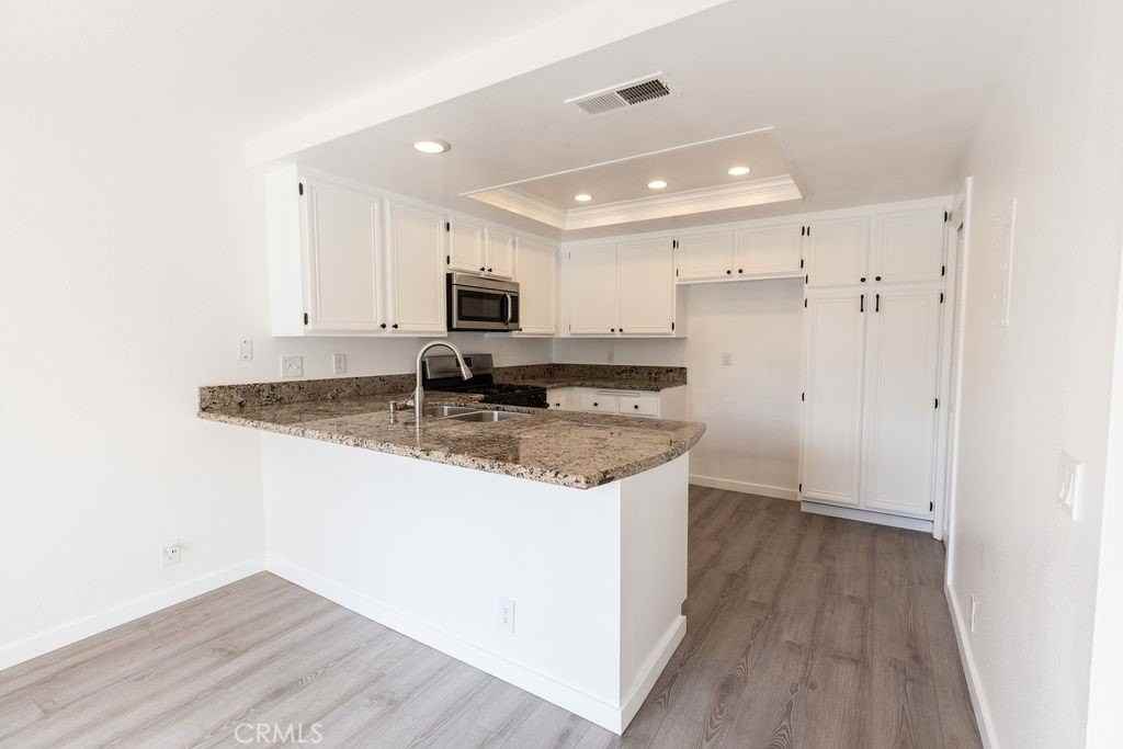 47 Clover Ln - Photo 4 of 33