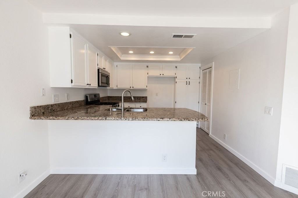 47 Clover Ln - Photo 5 of 33