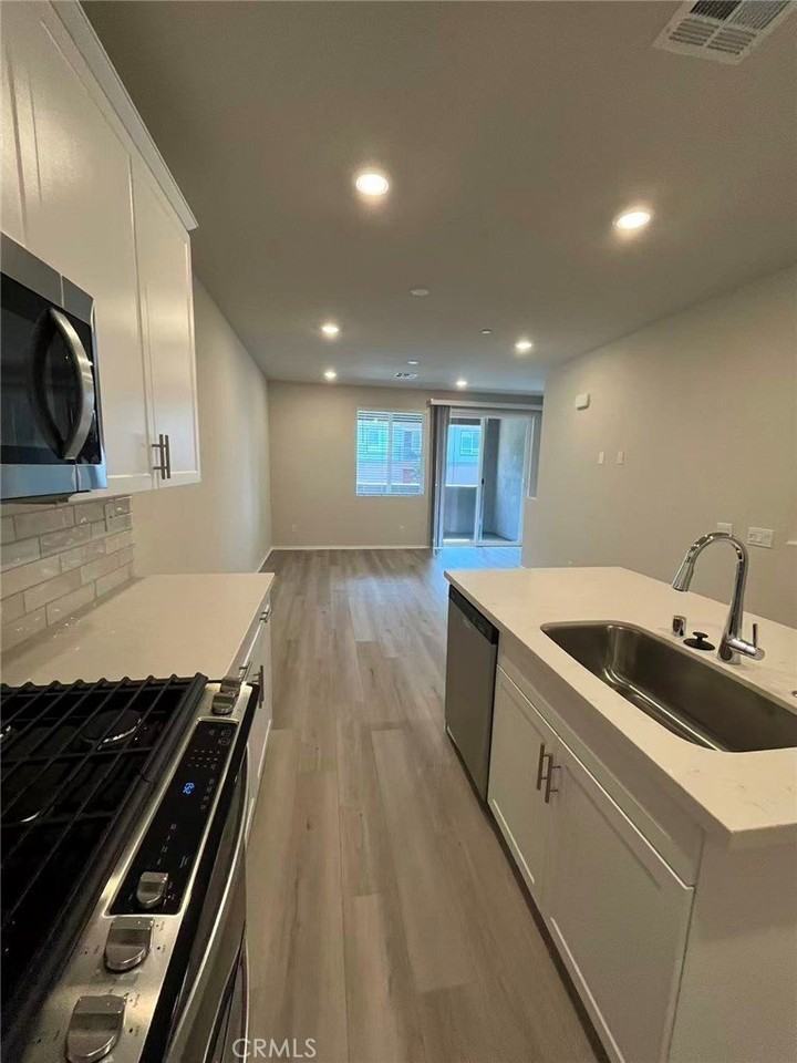 2707 Erebus Ct - Photo 4 of 20