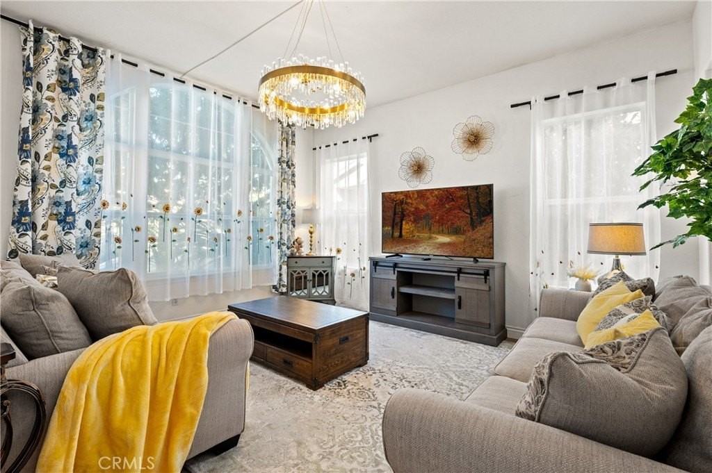 19366 Fortune Pl - Photo 6 of 35