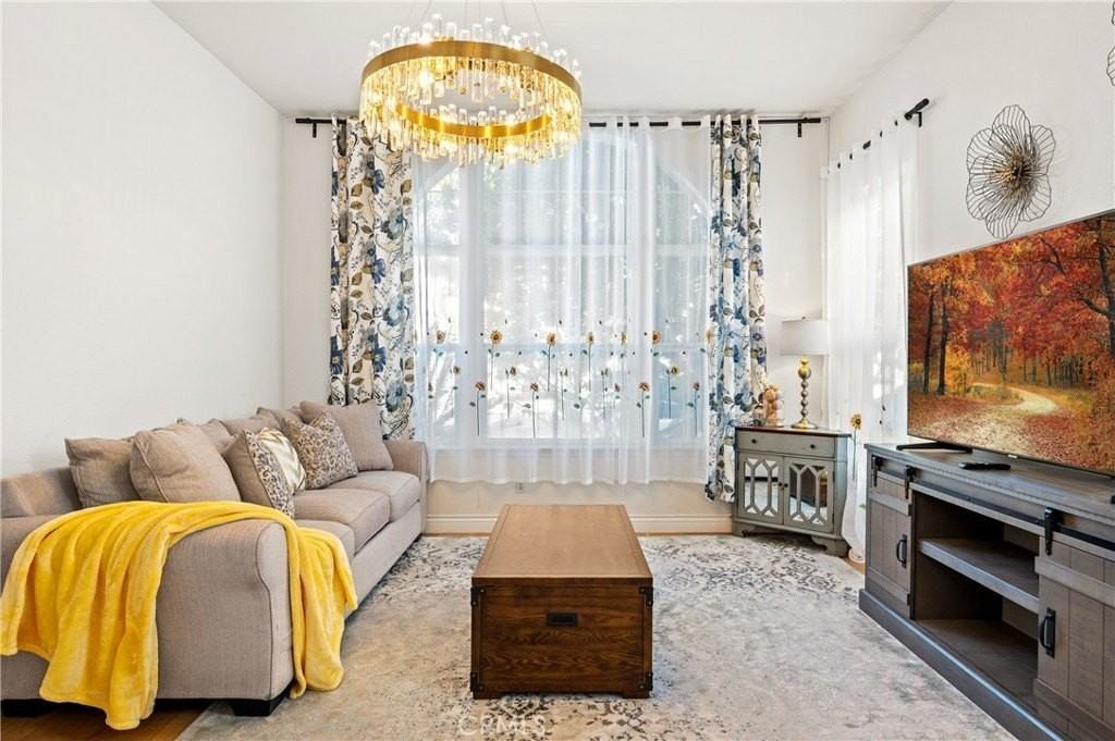 19366 Fortune Pl - Photo 7 of 35