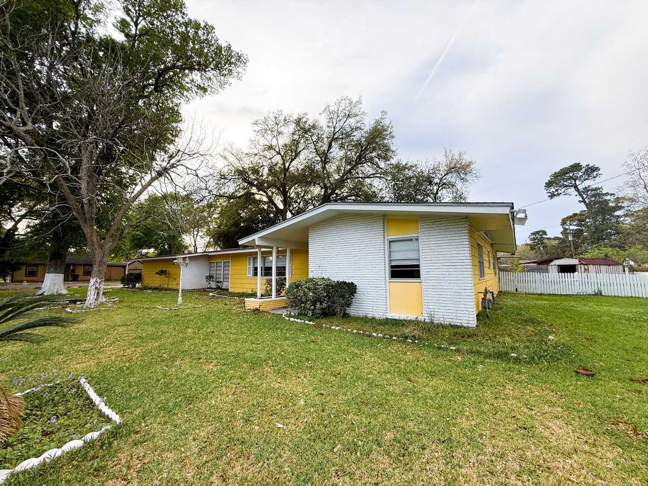 4011 Dryden Rd #1 - Photo 2 of 18