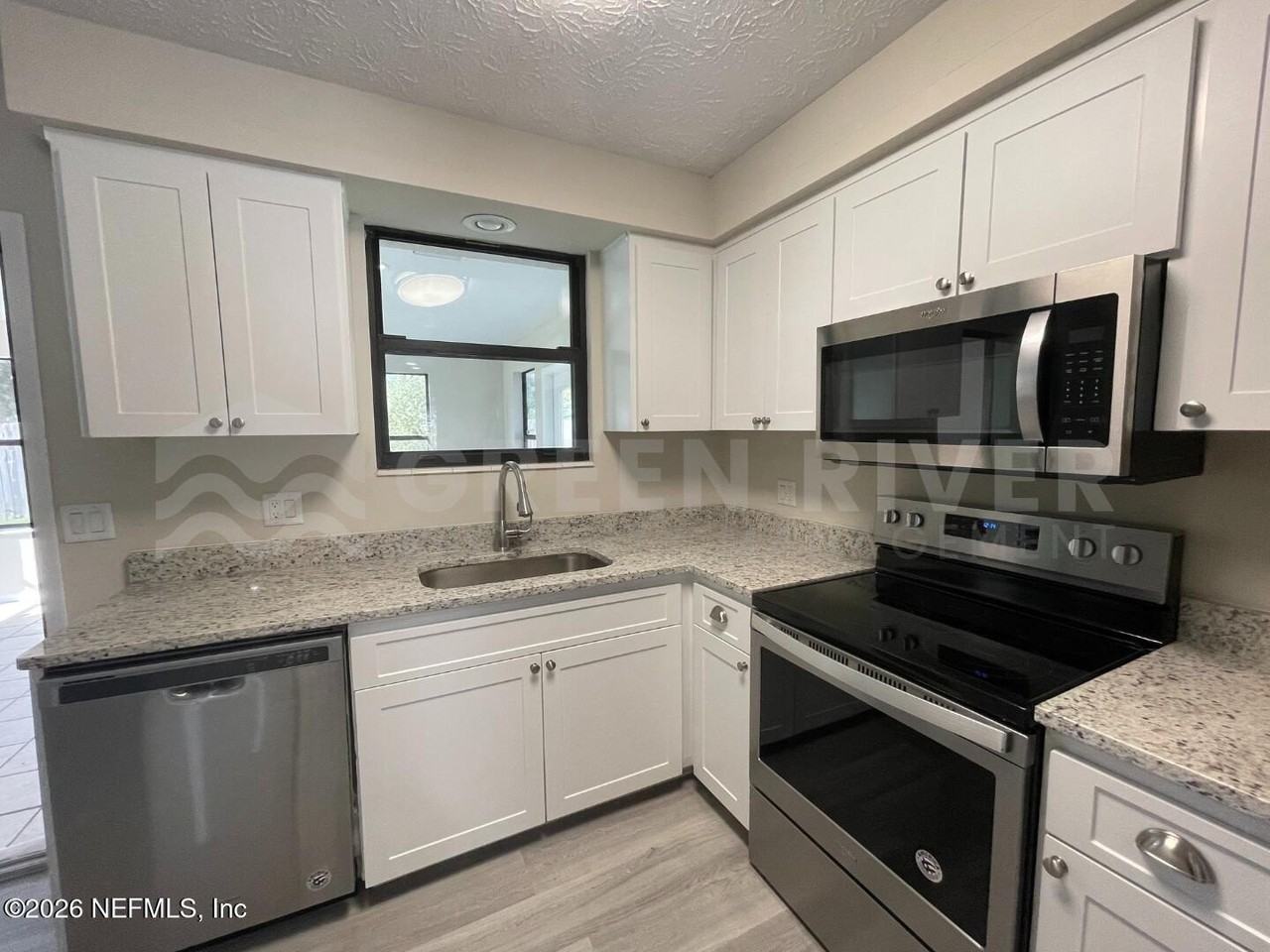 614 Charles Carrol St - Photo 4 of 20