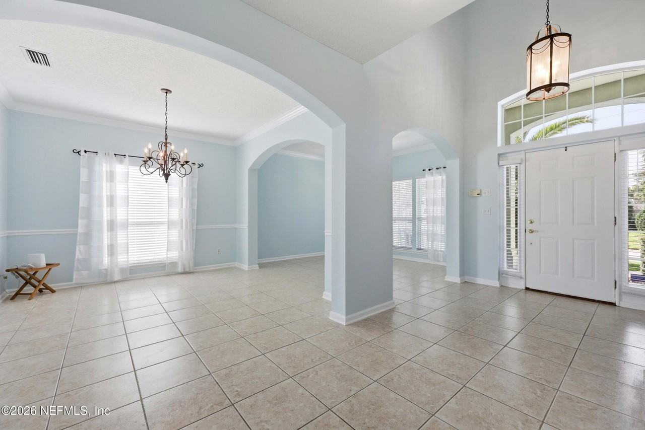 821 Bonaire Cir - Photo 5 of 45