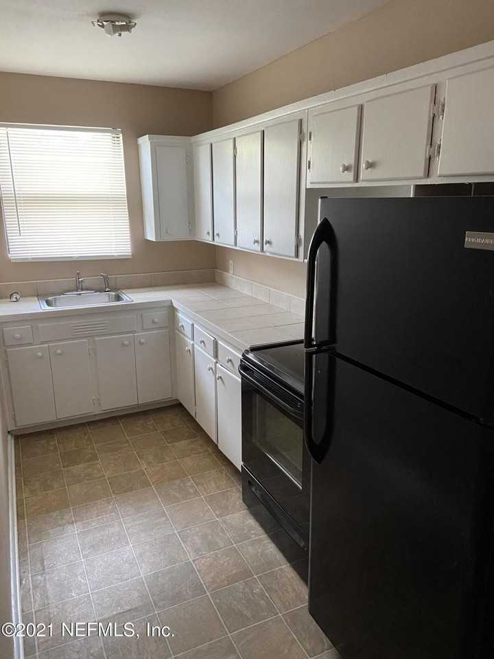 1205 Lasalle St Apt 5 - Photo 4 of 10