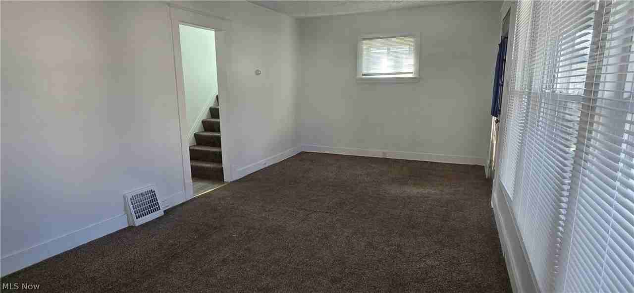 1235 Bellows St - Photo 5 of 33