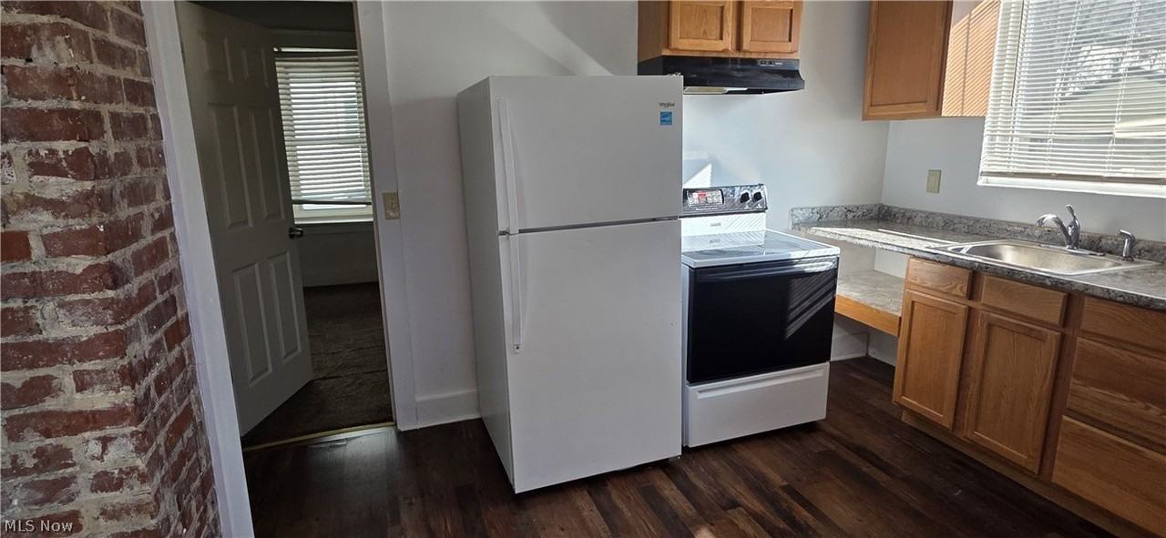 1235 Bellows St - Photo 7 of 33