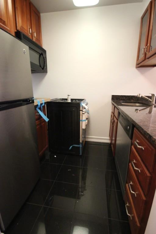 443 W 50th St - Photo 5 of 9