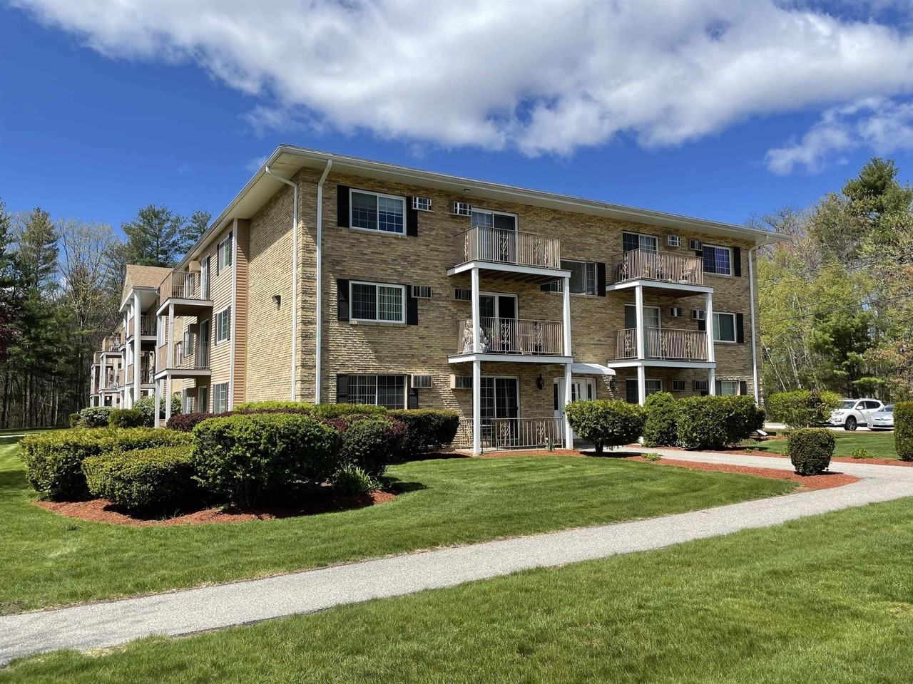 379 Huse Rd #21 - Photo 4 of 39