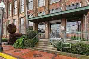 featured image of 920 Poeyfarre St #256