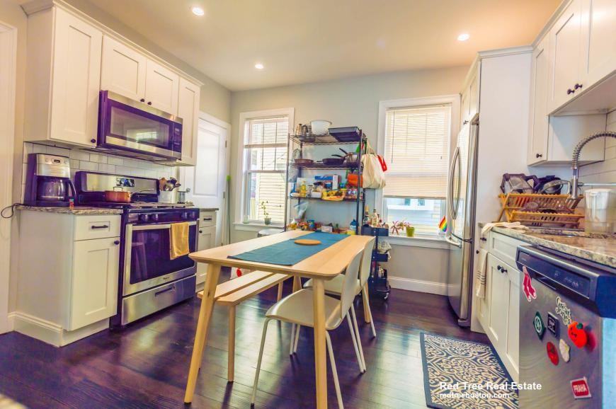 31 Pleasant St - Photo 5 of 7