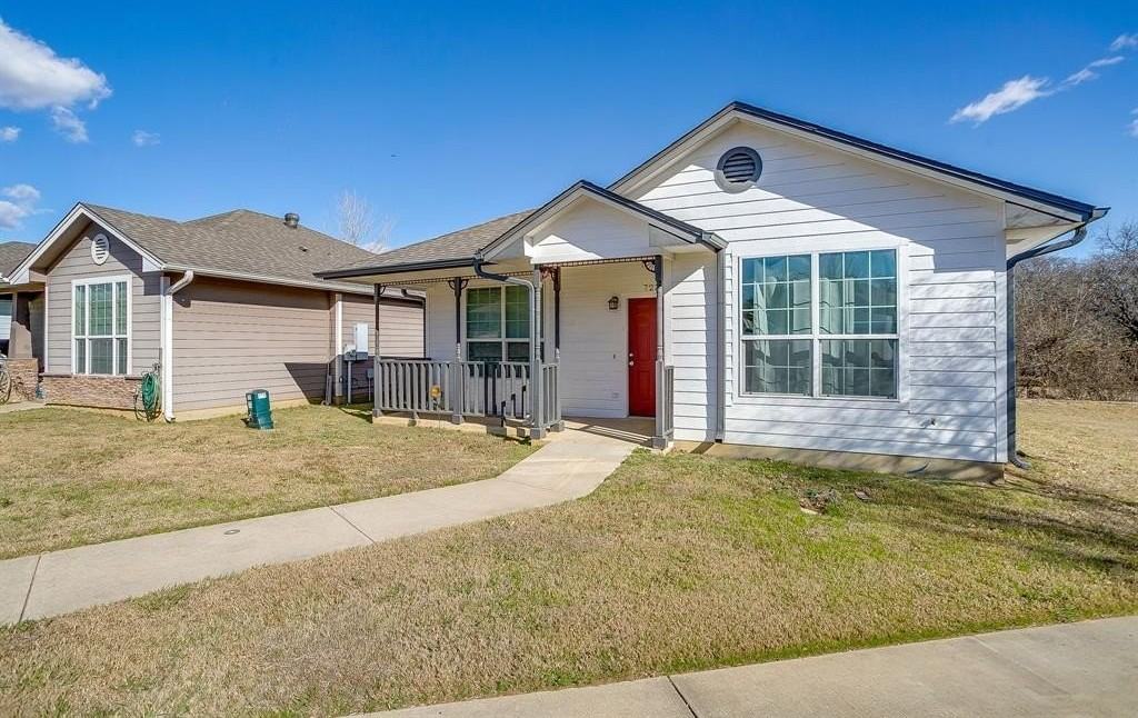 723 Hometown Village Ct - Photo 3 of 20