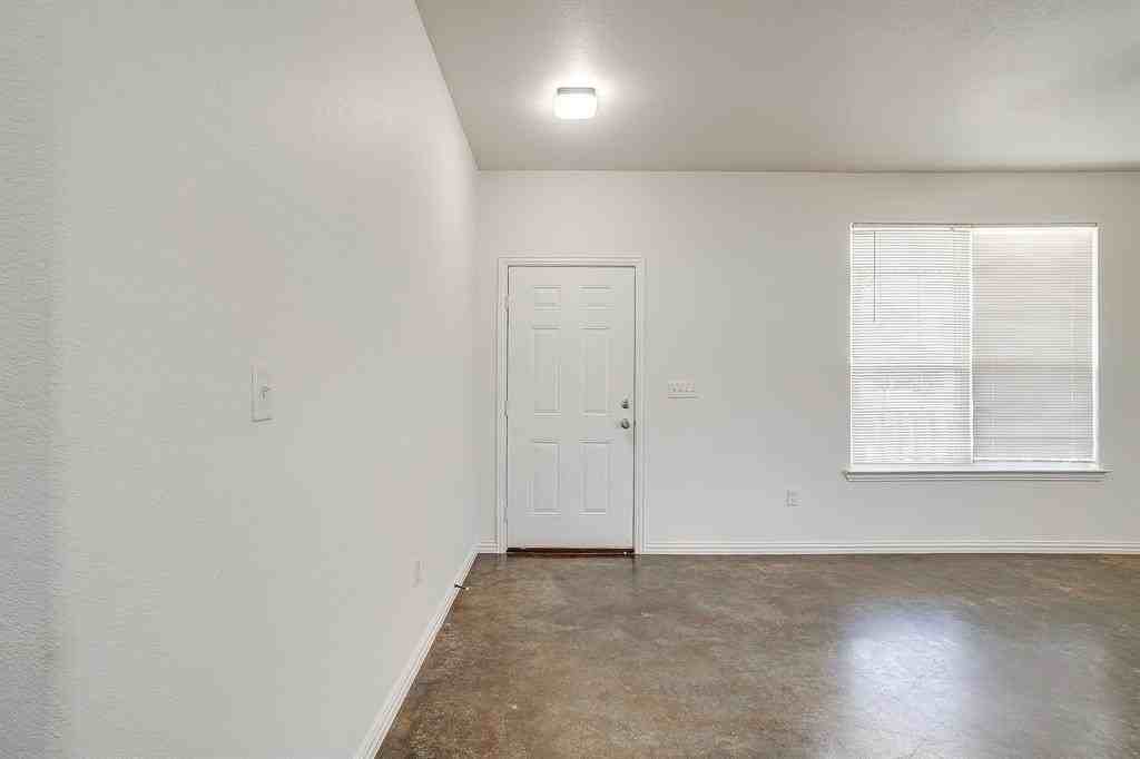 723 Hometown Village Ct - Photo 4 of 20