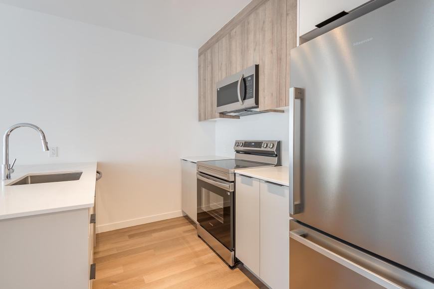 814 2e Avenue - Photo 2 of 10