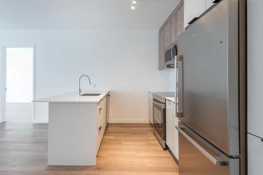 814 2e Avenue - Photo 3 of 10