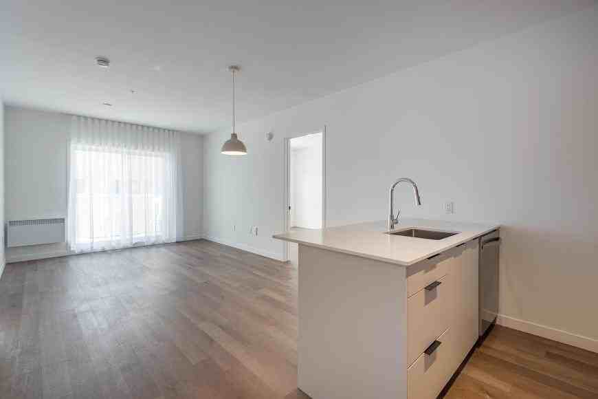 814 2e Avenue - Photo 5 of 10