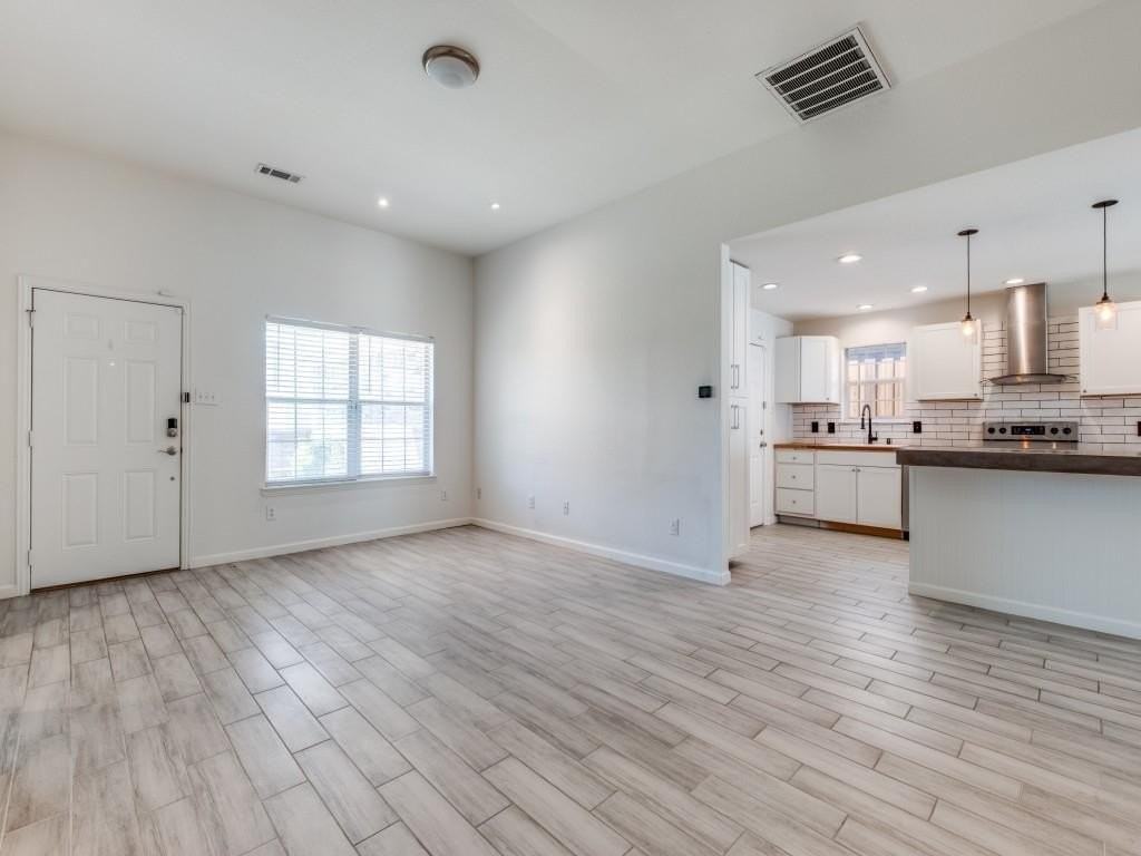 1951 Bayside St - Photo 2 of 12