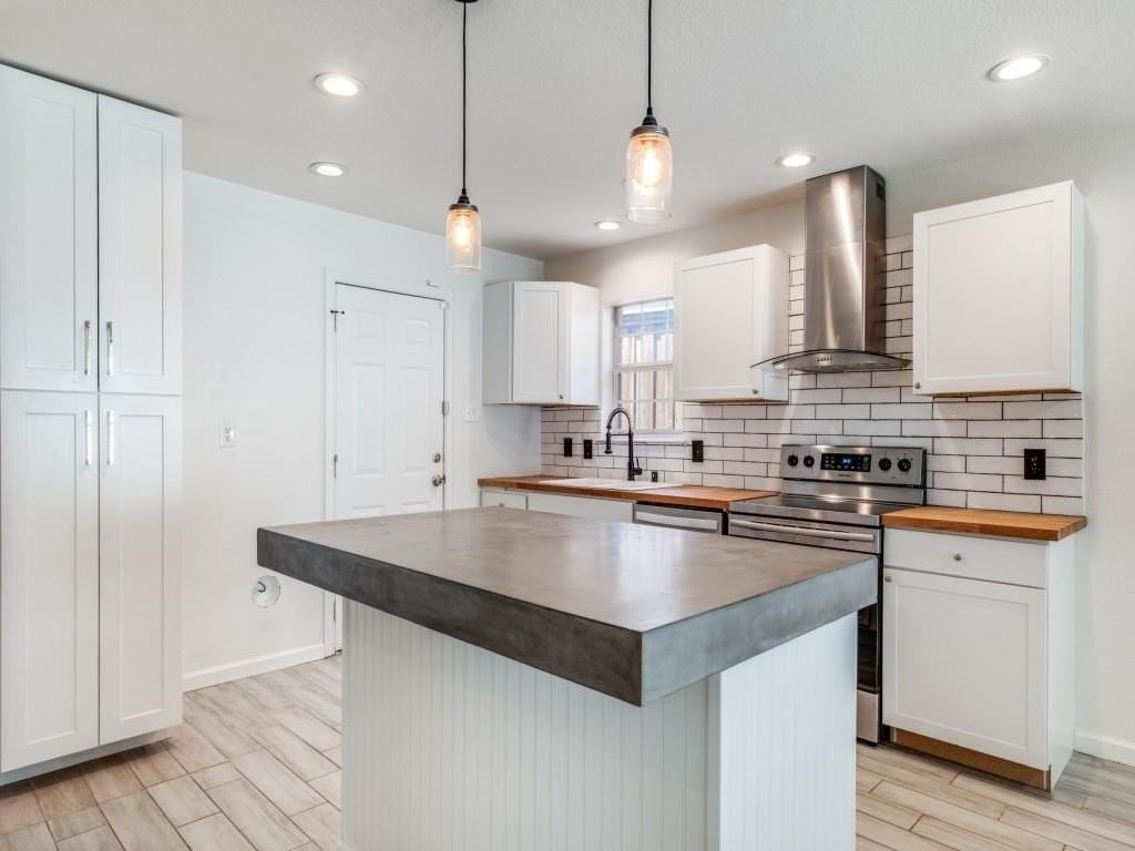 1951 Bayside St - Photo 4 of 12