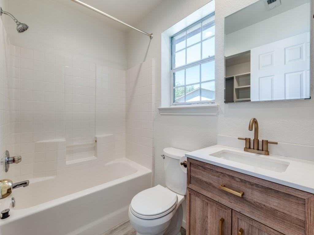 1951 Bayside St - Photo 7 of 12