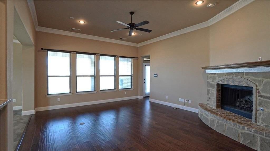 1122 Wedgewood Dr - Photo 4 of 31