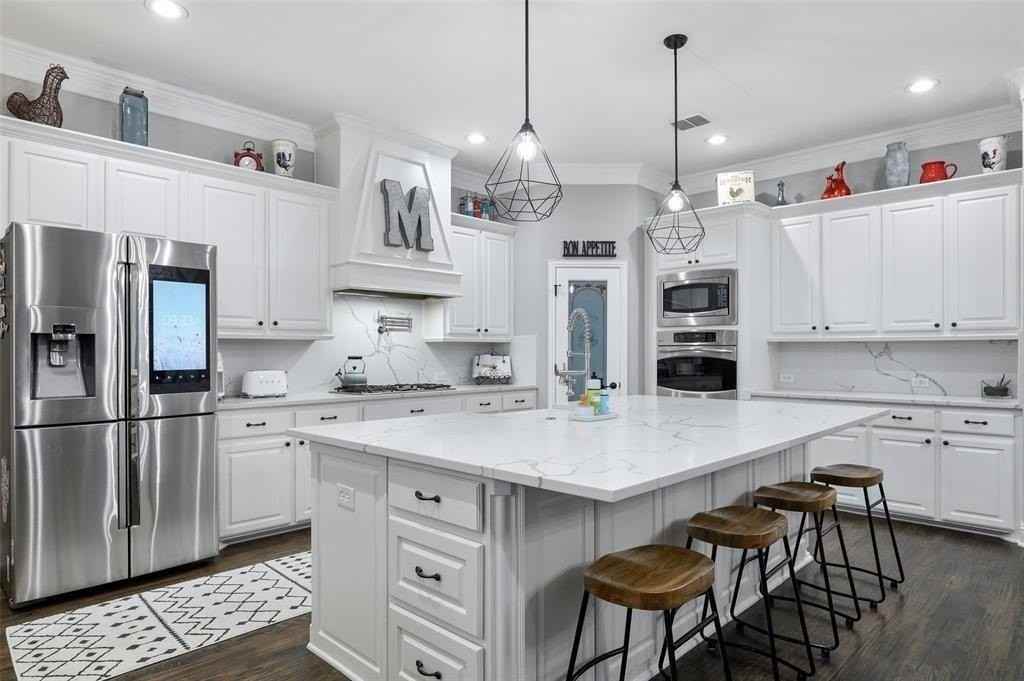 2533 Windsor Castle Way - Photo 2 of 36