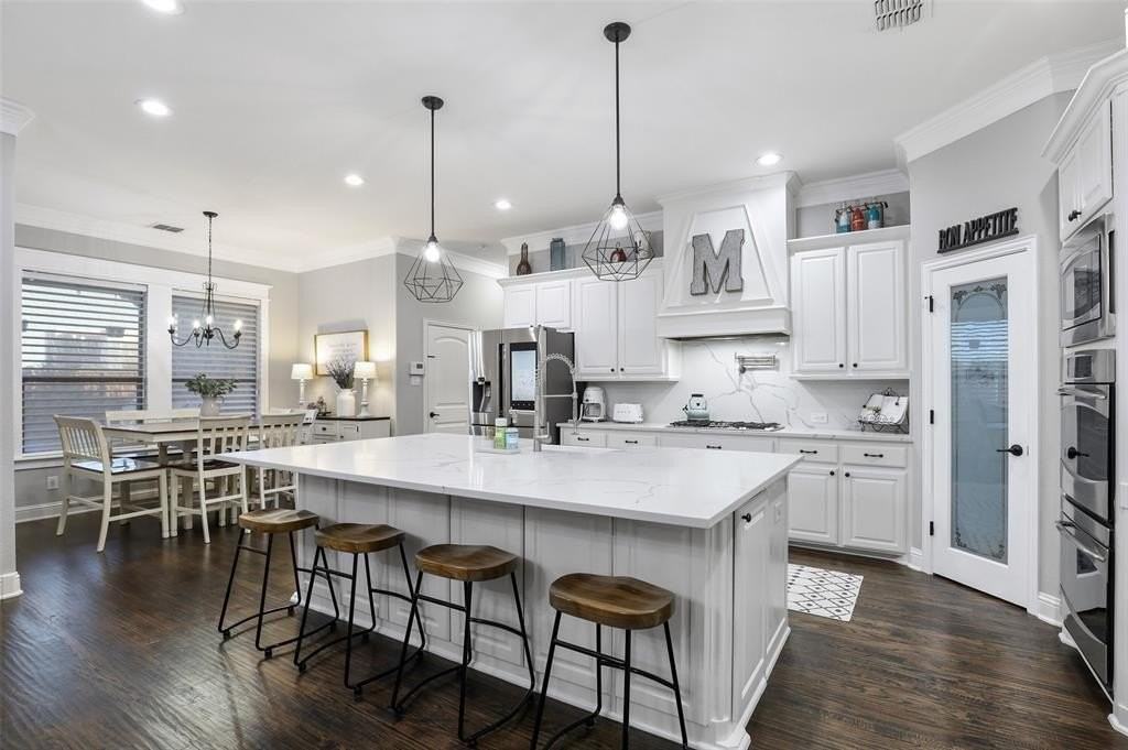 2533 Windsor Castle Way - Photo 3 of 36