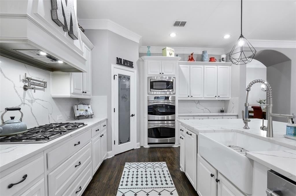 2533 Windsor Castle Way - Photo 4 of 36