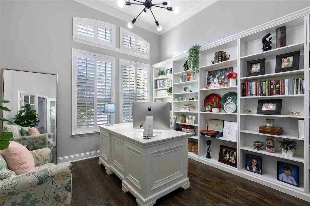 2533 Windsor Castle Way - Photo 5 of 36