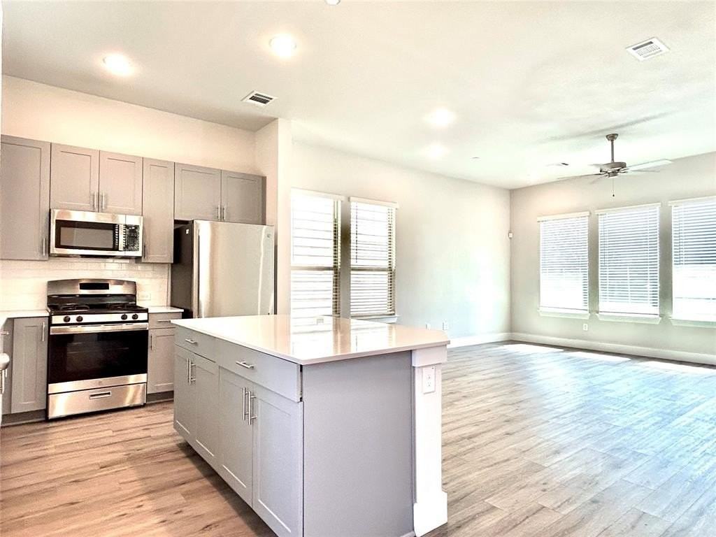 1830 Ne Green Oaks Blvd #310 - Photo 5 of 39